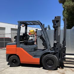 2021 Toyota Forklift 8FGU32 6500 LB CAP PNEUMATIC TIRES 