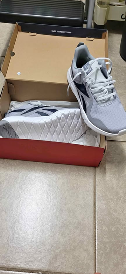 Reebok 10.5 men wide sneakers sports shoes BRAND NEW grey/white 