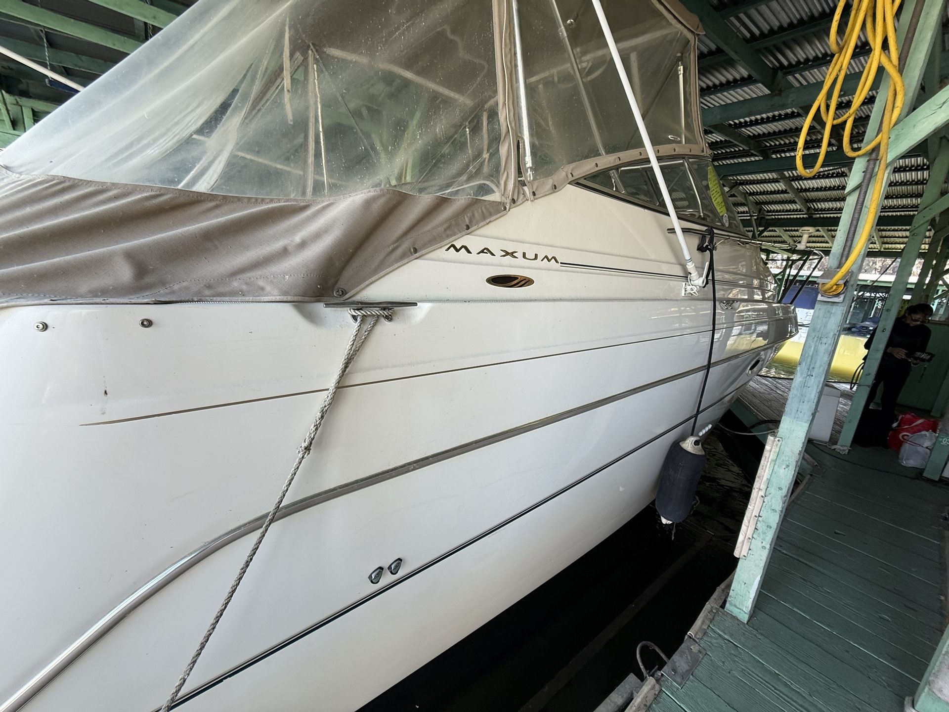2001 Maxum 24’ SCR