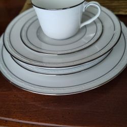 Noritake White Scapes Stoneleigh Elegant China Set