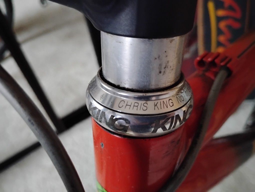 Chris King Headset and Rock Shox Indy Bicycle Mountain Bike Parts 
King "No Thread set" set 100$
Rock Shox Indy need refurbishing $40
