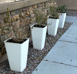 4 heavy duty plastic pots