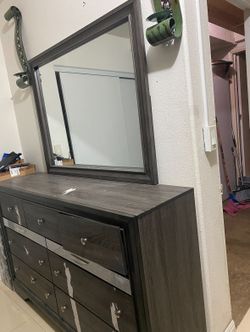 VANITY BRAND NEW CONDITION!!!✅🔥