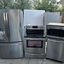 Stainless Steel Kitchen Appliance Set. All 4 units are in Exellent working conditions.