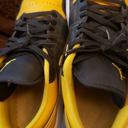 Jordan 1 Black/Gold Lows