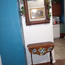Decorative Mirror With Small Table