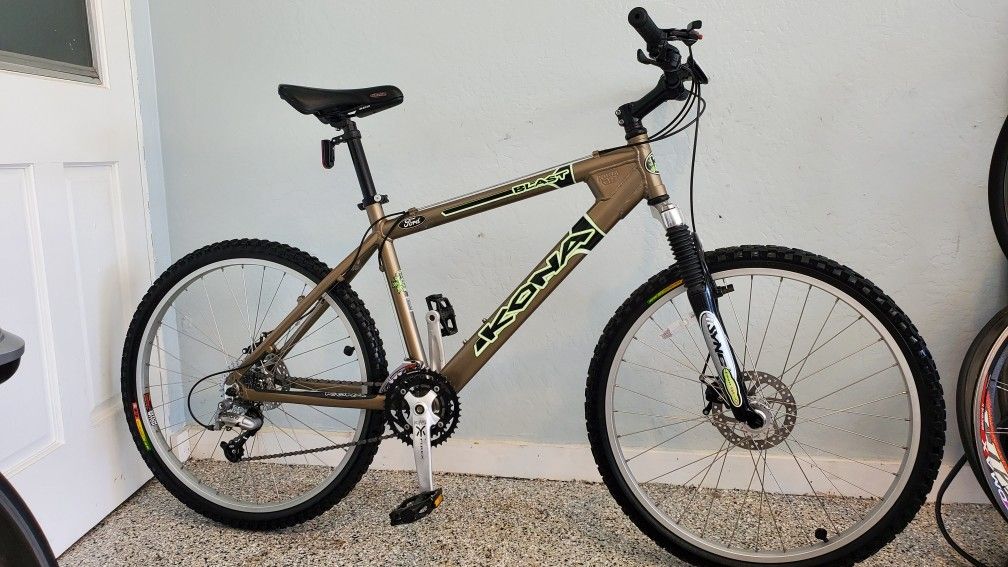 17 Kona Blast Alumium Disc Hardtail Mountain Bike 5 7 5 10 Ford speacial Edition for Sale in Santee CA OfferUp