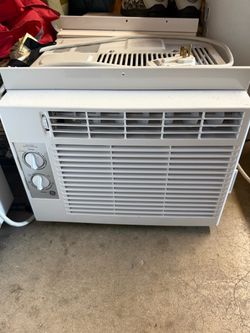 GE 5,000 BTU Window Air Conditioner – Works & Blows Cold