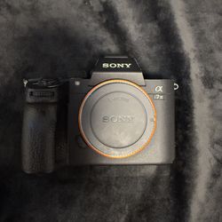 Sony A7 III Mirrorless Camera Body + 3 Batteries & Charger – Excellent Condition