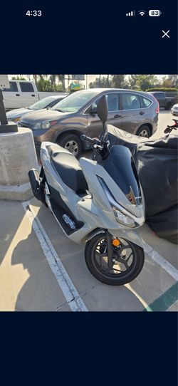2025 Honda pcx 160 negotiable read description