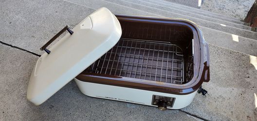 Toastmaster 18 qt Roaster Oven with removable.liner, 3 sections for Sale in  Charlotte, NC - OfferUp