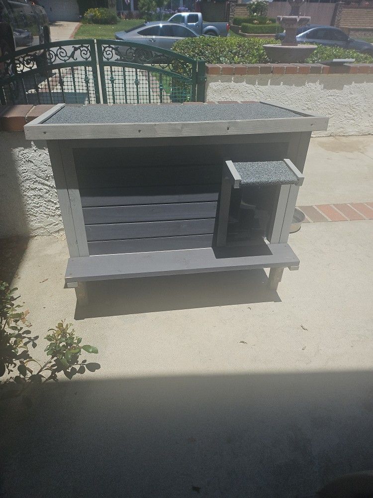 Outdoor Insulated Cat House 35×22×26