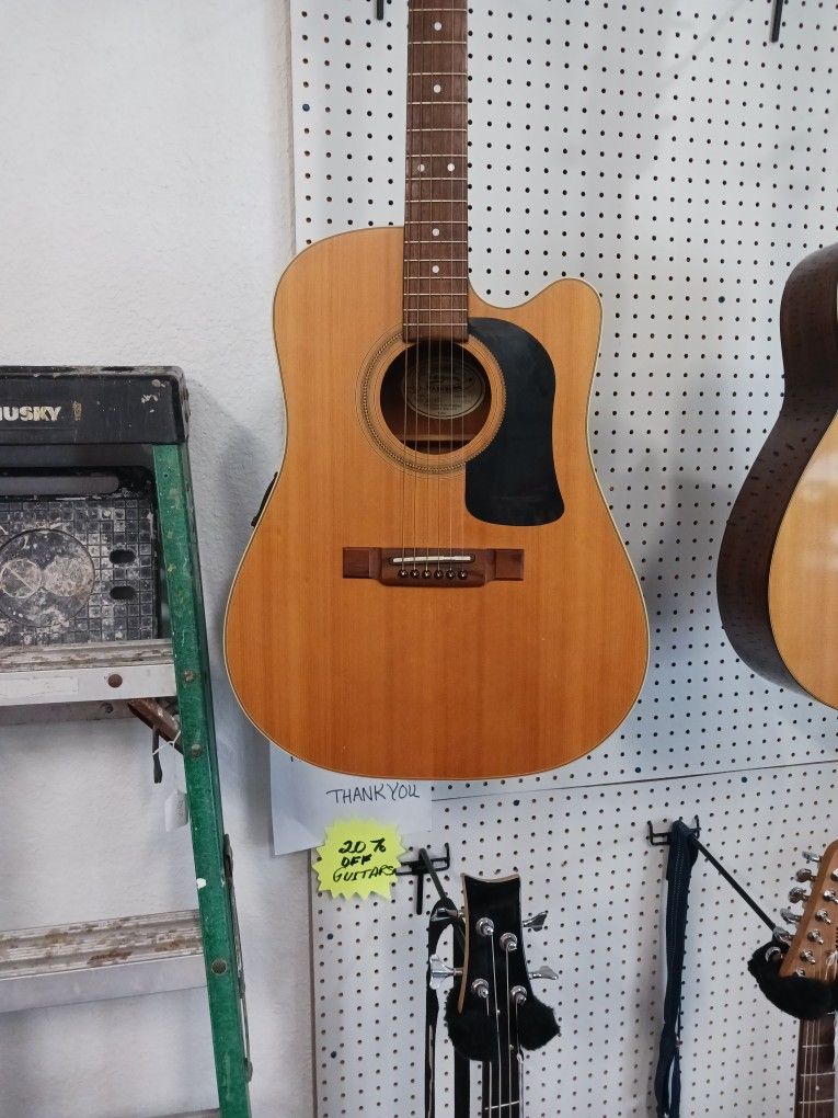 Washburn WD 20S CE Acoustic Electric Guitar W/ Hard Case
