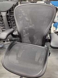 BRAND NEW HERMAN MILLER REMASTERED AERON SIZE B ONYX COLOR POSTURE-FIT SL Thumbnail
