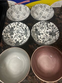 A set of 6 bowls
