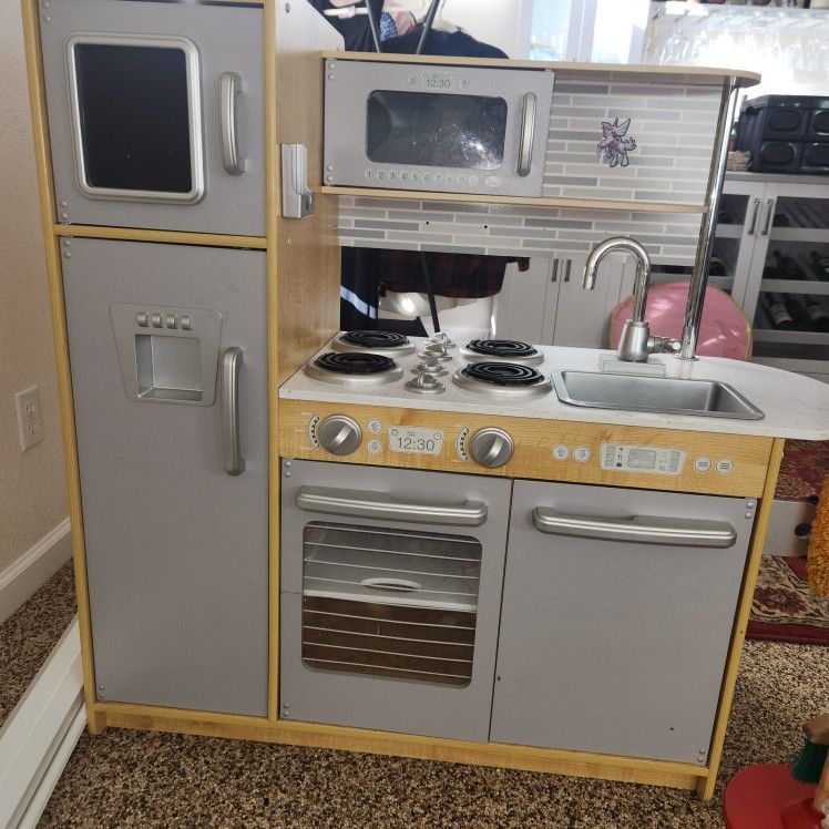 Kids Play Kitchen