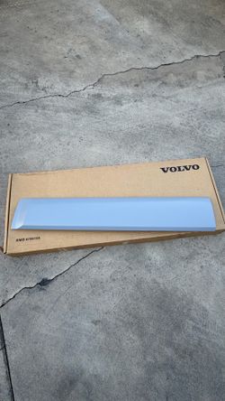 New 2016 2018 Volvo XC90 T6 Front Right Side Lower Door Molding Trim OEM (contact info removed)5