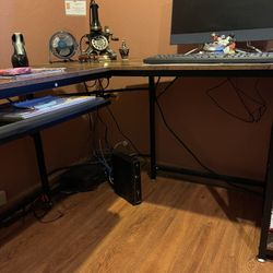 Office Desk For Smaller Spaces