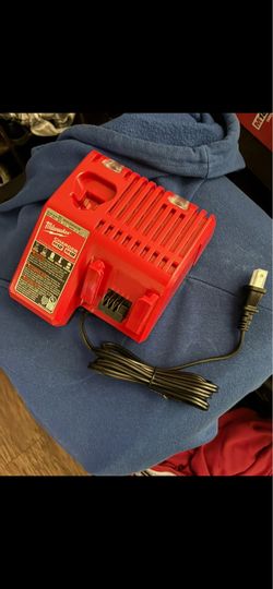 Milwaukee m18/m12 charger new/nuevo 25$