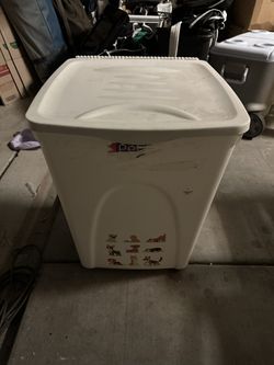 Dog/Cat/Pet Food Storage Bin