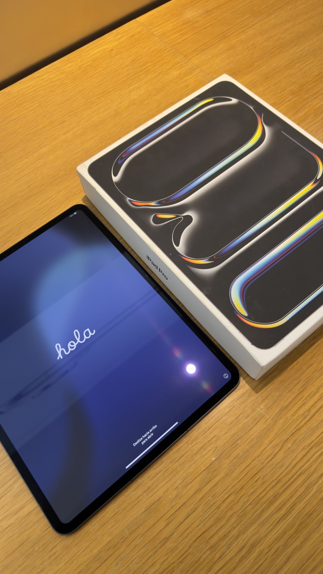 iPad Pro m4 13Inch Wifi+Cellular 256GB UNLOCKED, 5cycles Of Battery In Perfect Conditions, Practically New. 