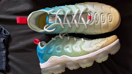 Air VaporMax  Plus, Size 8, Gently used, in excellent condition - only worn once
