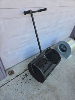 Lawn spreader. All powdercoated steel. Excelent condition