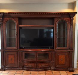 Entertainment center