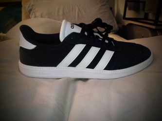 NEW Adidas WOMENS 6 1/2