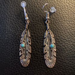 Nice Pair Of Earrings For Sale! 🪶 