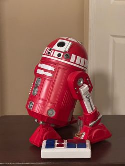 Disneyland Galaxy’s Edge Astromech