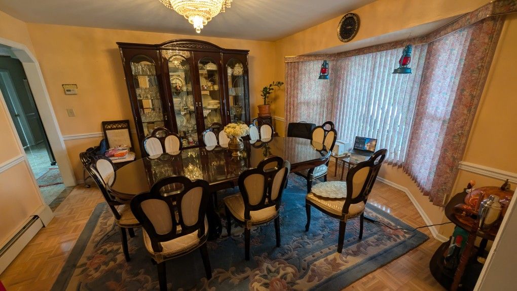 Elegant Dining Table Set
