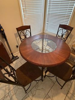 Ashley dinning set