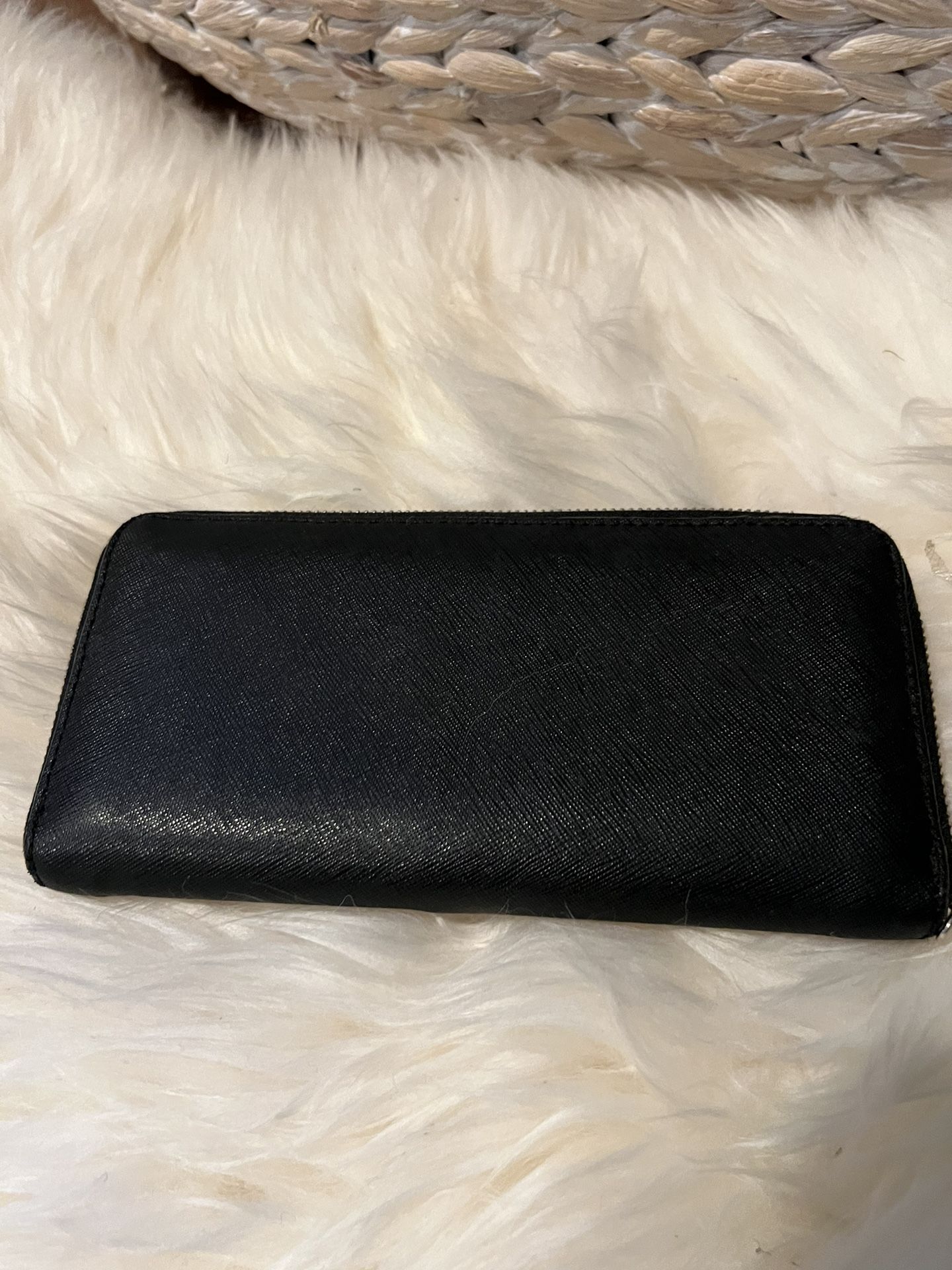 New Louis Vuitton Key pouch Leather for Sale in Bothell, WA - OfferUp