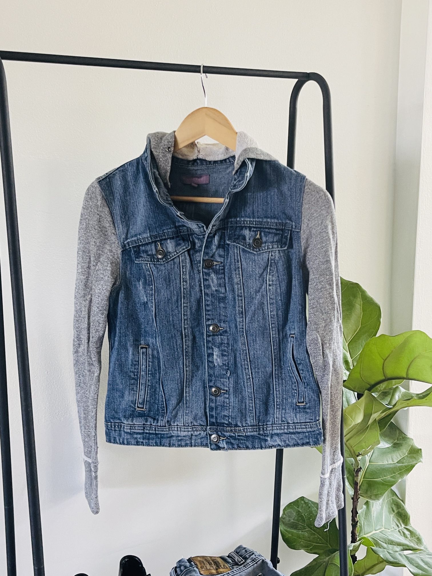 Francesca collections Harper denim jacket with hoodie. Bin k