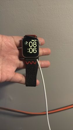 Apple Watch SE3 Starlight (RECEIPT FOR PROOF)