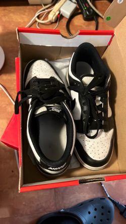 Panda Dunks Size 7