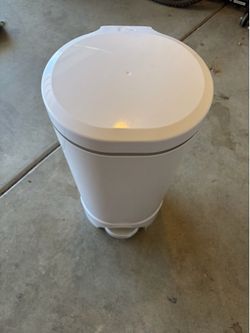 Munchkin diaper pail