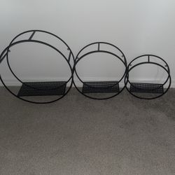 Set of steel circular shelves 