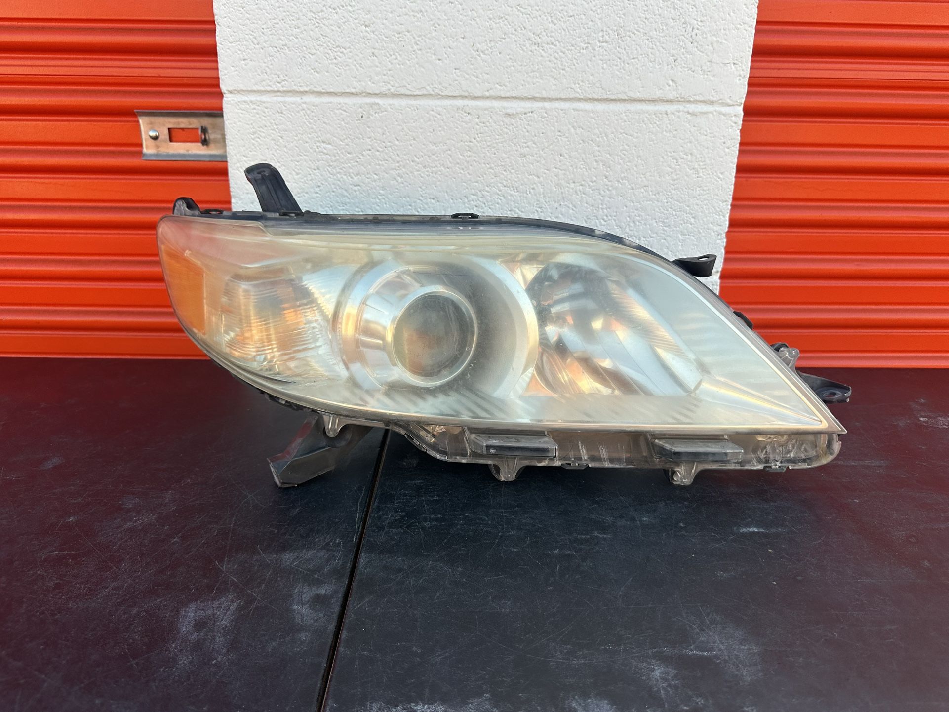 2011-2020 TOYOTA SIENNA HEADLIGHT RIGHT PASSENGER SIDE RH HALOGEN Oem