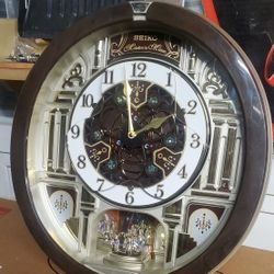 Seiko Melodies in Motion Clock