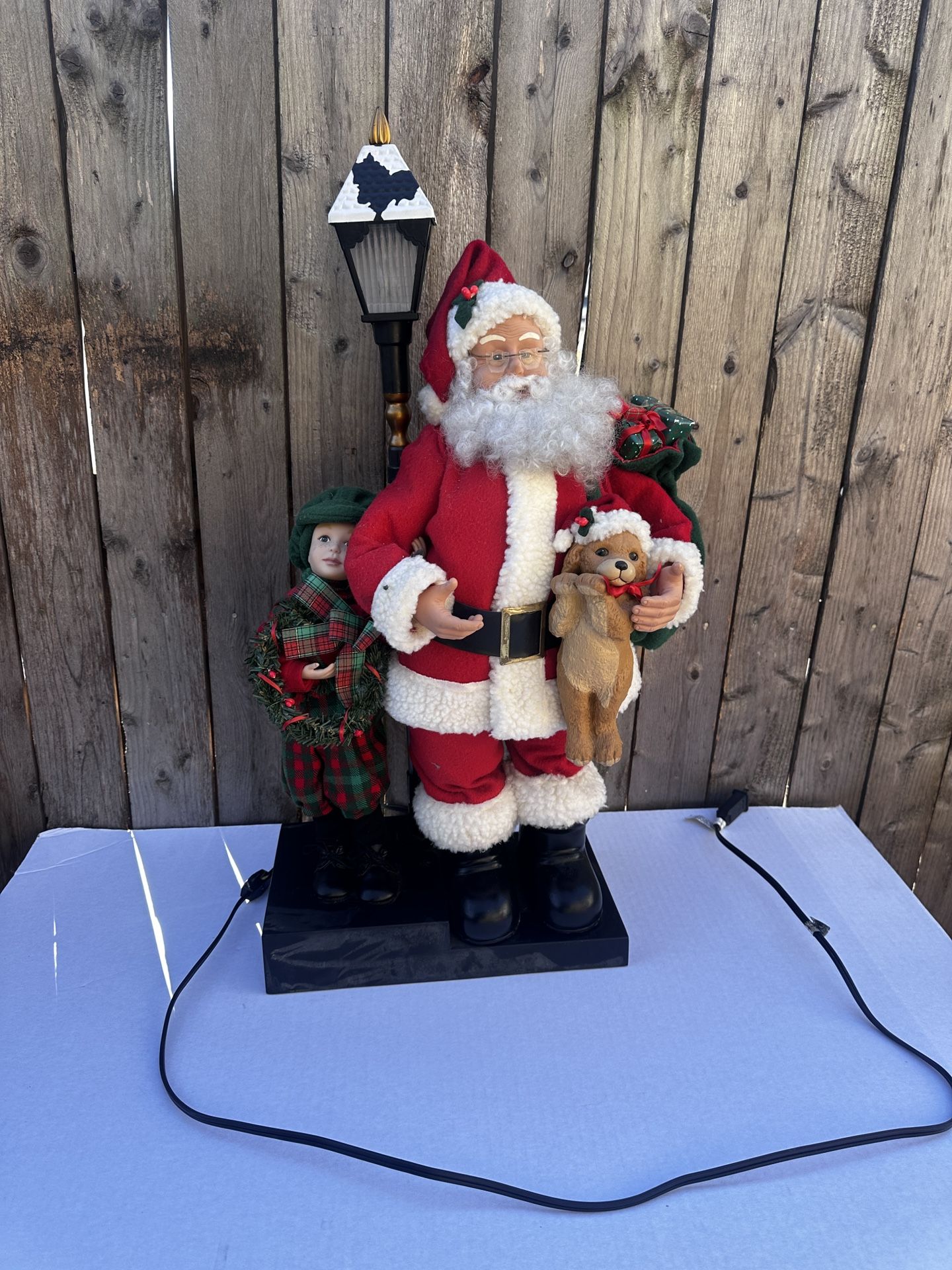 Vintage Holiday Creations 1993 Animated Santa with Boy & Lamp Post 🎄