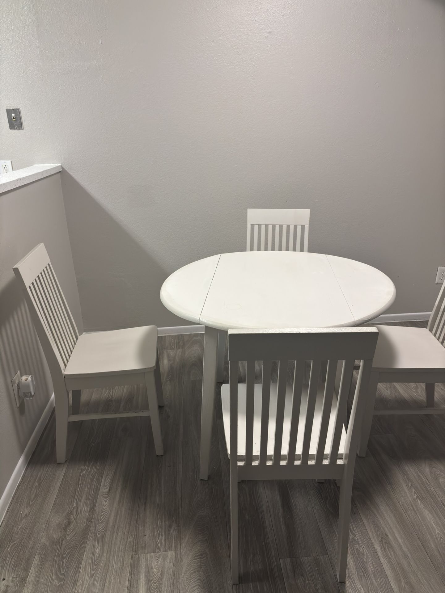 White Round Dining Table With 4 Chairs