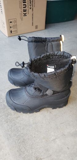 Snow boots size 7