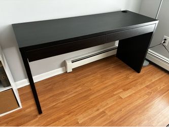 Black Desk