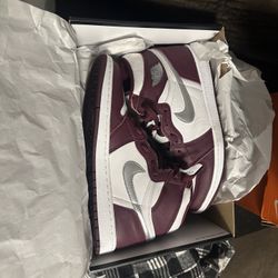Air Jordan 1 High Retro Bordeaux