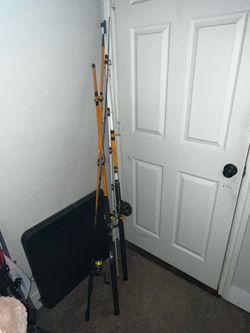 3 combos and a casting net and circle hooks a lot of them