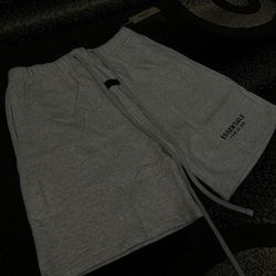 Essentials Shorts 