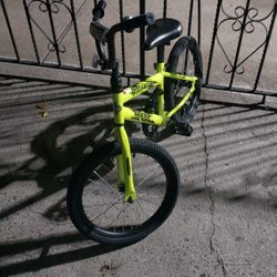 HUFFY ROCK IT KIDS BIKE