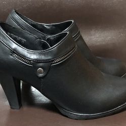 Jaclyn Smith Women’s Collection “Santana” Black Bootie Heel Size 8M